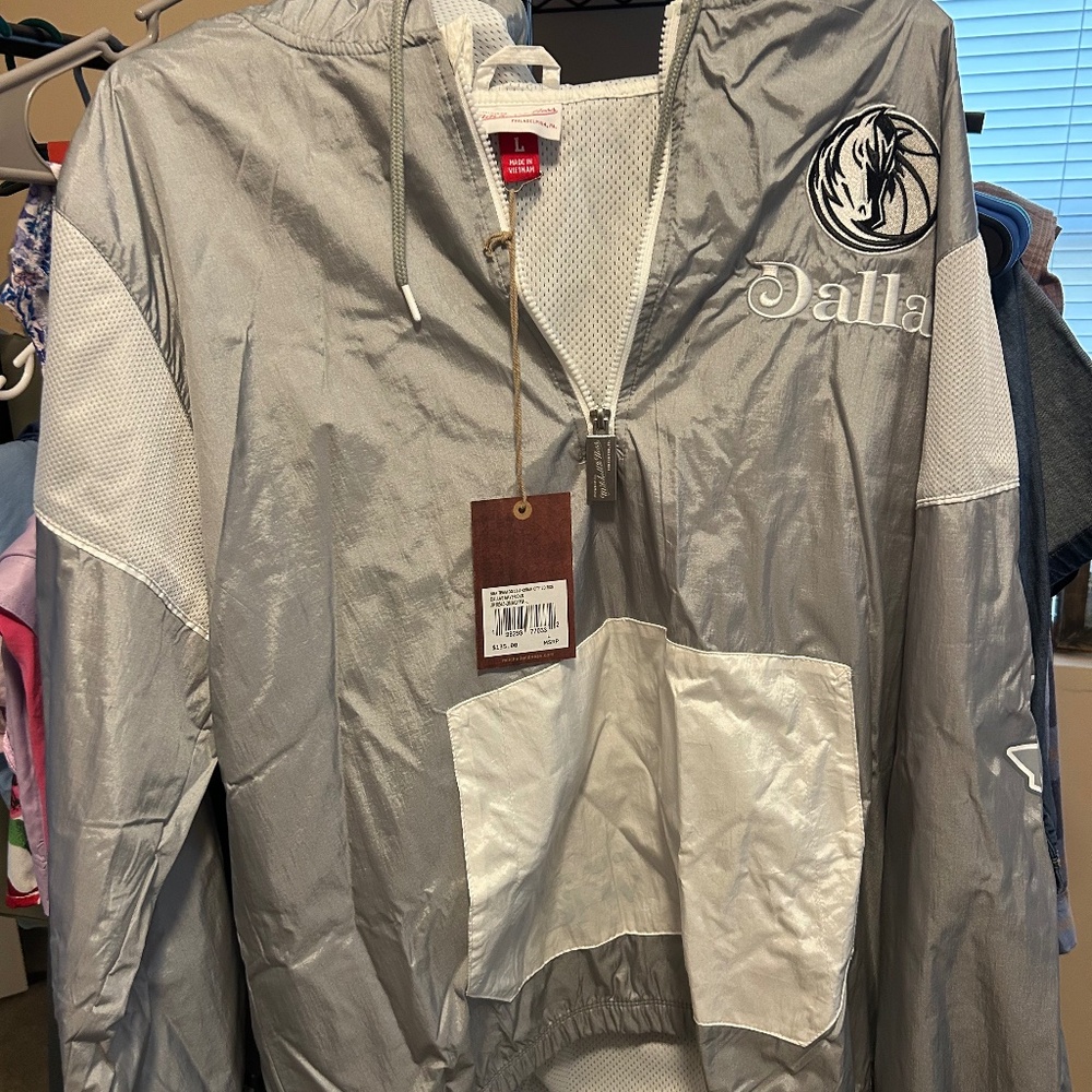 Dallas Mavericks pullover